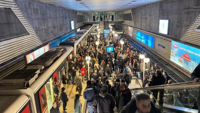 İzmir'de şoförler iş bıraktı, yollar kilitlendi