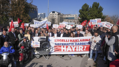 Engellilerden bakanlık önünde araç eylemi