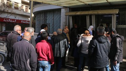 Maaşlar yattı, Suriyeliler ATM'lere akın etti