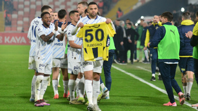 Fenerbahçe Adana'da golcüleriyle kazandı: Lider Galatasaray'la farkı eritti