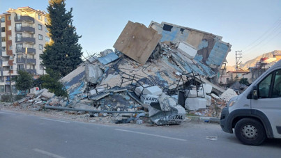 Emekli ikramiyesiyle aldığı ev, eşine ve kızına mezar oldu