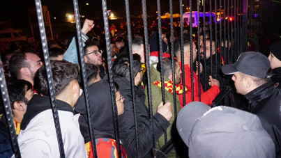 Kayserispor taraftarı tesis kapısına dayandı