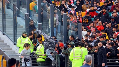İsmail Kartal'ın ilk maçında tribün karıştı: 32 yaralı