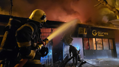 Çakmakçıda çıkan yangın 5 dükkanı kül etti