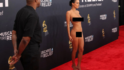 Bianca Censori kırmızı halıda çırılçıplak yürüdü: Kanye West kameralar önünde emir verdi