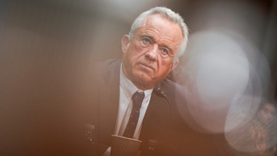 Trump'ın sağlık bakanı kullandığı gizemli mavi sıvıyla gündem oldu