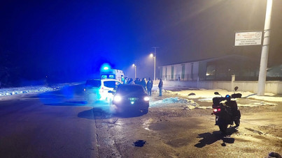 Yol kenarındaki adama çarpıp kaçtı