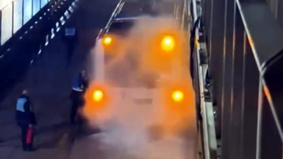Avcılar'da metrobüsün motorunda yangın çıktı