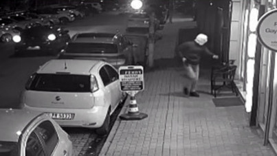 Kuaföre ateş etmek istedi, silahı tutukluk yapınca camı kırmaya çalıştı