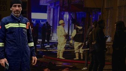 Kuleden kopan demir işçinin göğsüne saplandı