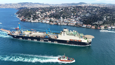 Dev gemi boğazdan geçti