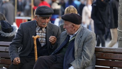 Yoksullaşarak yaşlanıyoruz