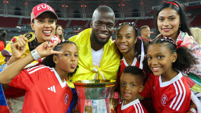 Enner Valencia'dan inanılmaz gol: Geceye damga vurdu, kupayı kaldırdı