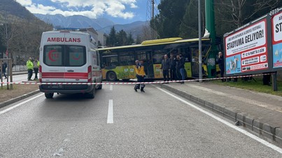 Kontrolden çıkan belediye otobüsü kaza yaptı: 9 yaralı