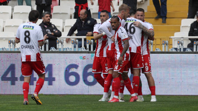 Rey Manaj şov yaptı: Sivas, Adana Demir'e gol yağdırdı