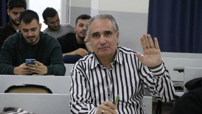 Emekli albay oğluyla aynı üniversiteye girdi: Öğrenmenin yaşı yok