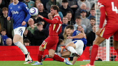 Derbide tartışma yaratan pozisyon: Liverpool isyan etti, hakem kurulu hak verdi