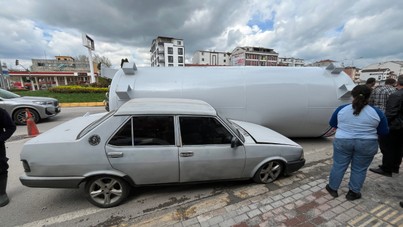 TIR'ın dorsesindeki tank yola düştü