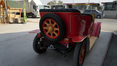 1925 model otomobilin elektriklisini yaptı