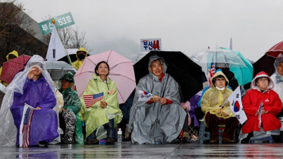 Amerikan bayraklarıyla darbeci lider için sokağa döküldüler