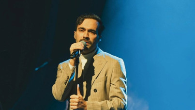 Mert Demir sahnelere yeni imajıyla sahneye döndü