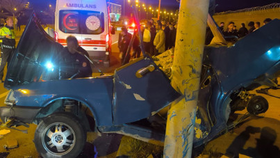Mardin'de feci kaza: Kağıt gibi ezilen araçtan sağ çıktı