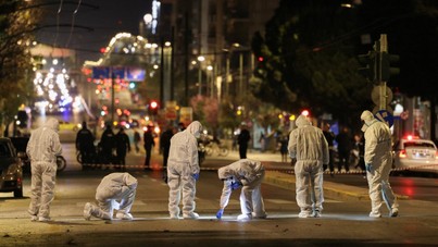 Yunanistan’da şüpheli çanta patladı