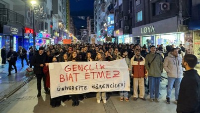 İzmir’de öğrencilerden protesto yürüyüşü: Bu ülkenin gençliği biat etmeyecek