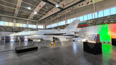Komşuda F-16 töreni