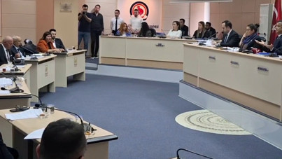 Denizli'de kongre ve kültür merkezinin adı değiştirildi, AKP'liler salonu terk etti