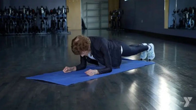 100 yaşında, genç atletlerden daha uzun plank yapıyor