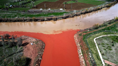 Kızılırmak'ta Fadlum etkisi: Rengi yine kan kırmızısı oldu