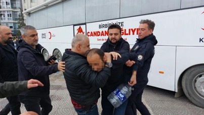 'Mahalleye yol yapılmadı' diye kendini yakmak istedi, zabıta adamı 'kandırdı'