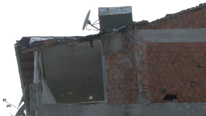 Balkonu odaya, duvarı yan binaya katmışlar