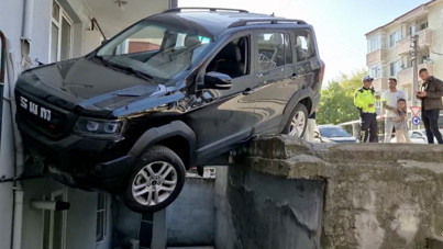 Cipiyle evin balkonuna çarptı