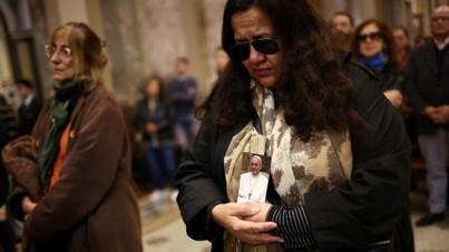 Katolikler Papa için böyle yas tuttu