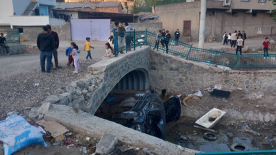 Kavgadan kaçarken köprüden uçtu