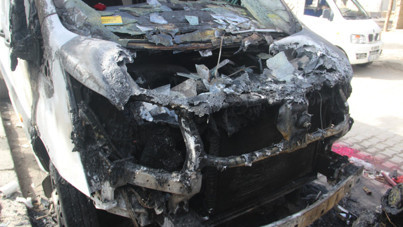 Dokuz aracı ateşe verdi