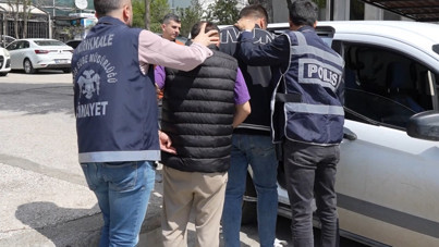 Eşine mesaj atan akrabasını vurdu