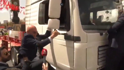 CHP otobüsüne polis engeli: Özgür Özel rest çekti, Mahmut Tanal tıra çıktı