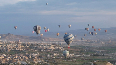 Kapadokya'da balonlar 23 Nisan için havalandı