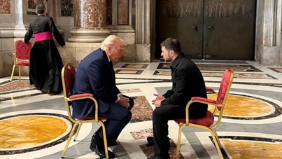 Papa'nın cenazesinde savaş sohbeti: Trump ve Zelenskiy yan yana