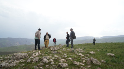 Hayvan otlatırken buldu: 110 bin ahlat ağacı arasında kale kalıntıları