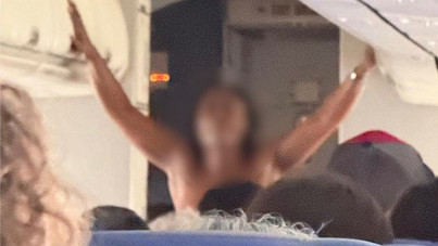 Uçakta skandal: Kadın yolcu üstünü çıkarıp...