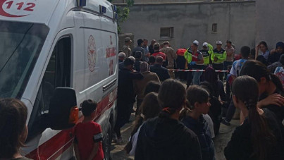 Otomobiliyle geri manevra yaparken hamile eşinin ölümüne neden oldu