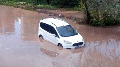 Sağanak vurdu: Dereler taştı, ev ve iş yerlerini su bastı