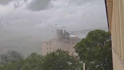 Tunceli'de fırtına çatı uçurdu