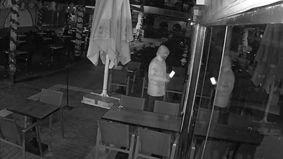 Film senaryosu gibi bir planla çalıştığı iş yerini soydu