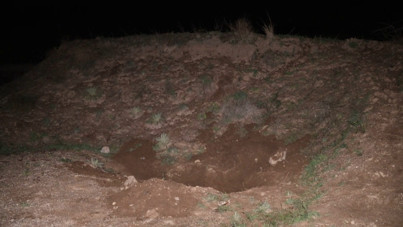 Hayvanlarını otlatırken battaniyeye sarılı ceset buldu