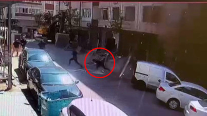 İstanbul'da boşaltılan binanın balkonu artçı depremde yıkıldı